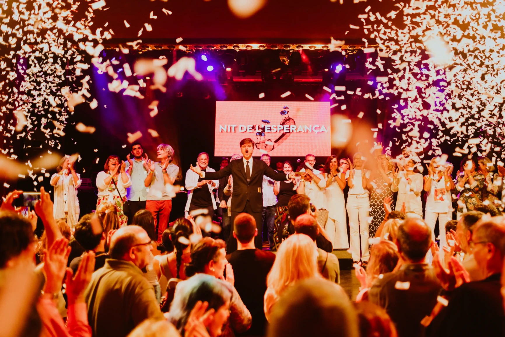 Company celebration in Barcelona: confetti and an ovation during the Nit de l'Esperança