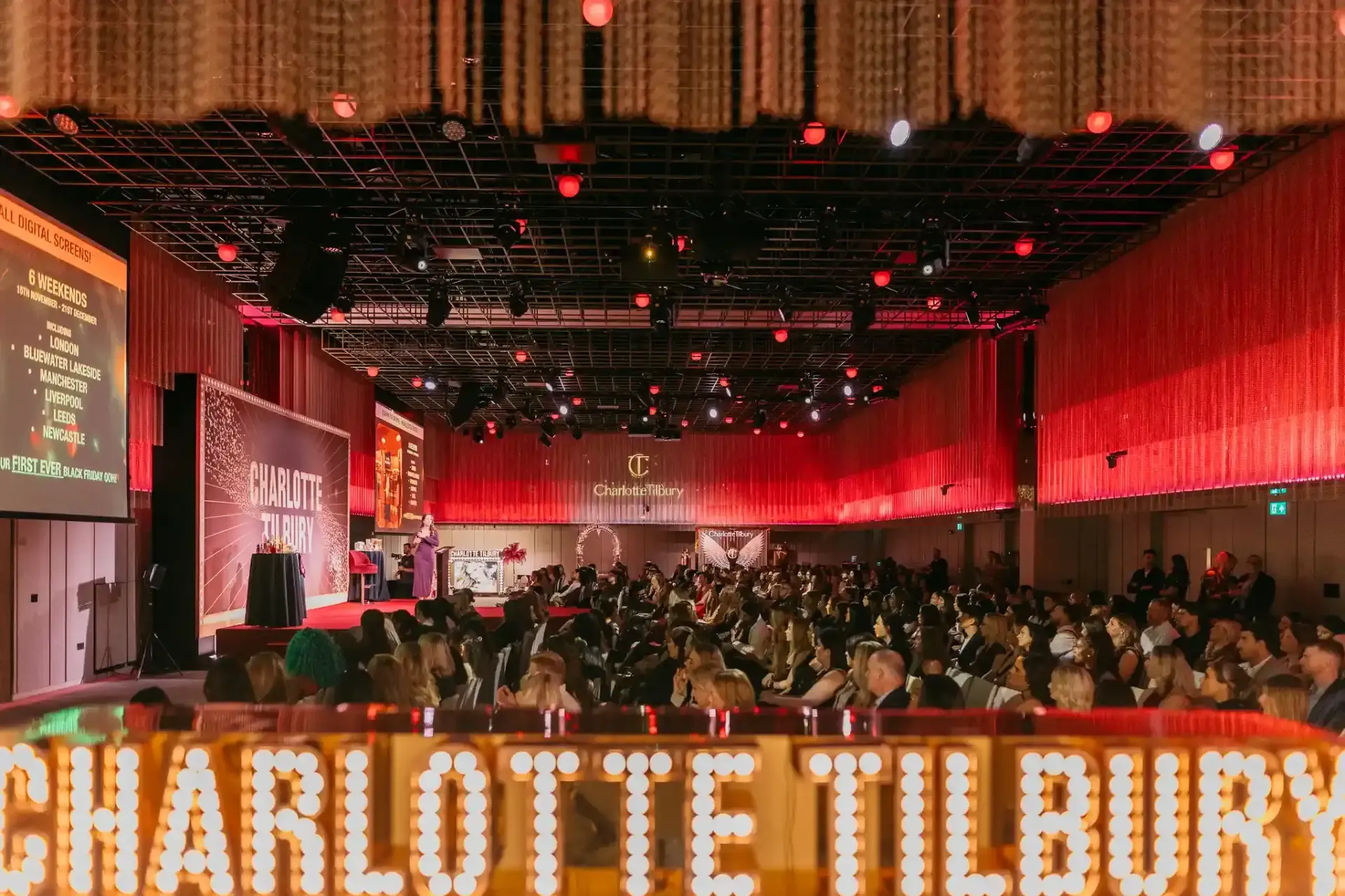 Fotografía de eventos corporativos en Barcelona para Charlotte Tilbury